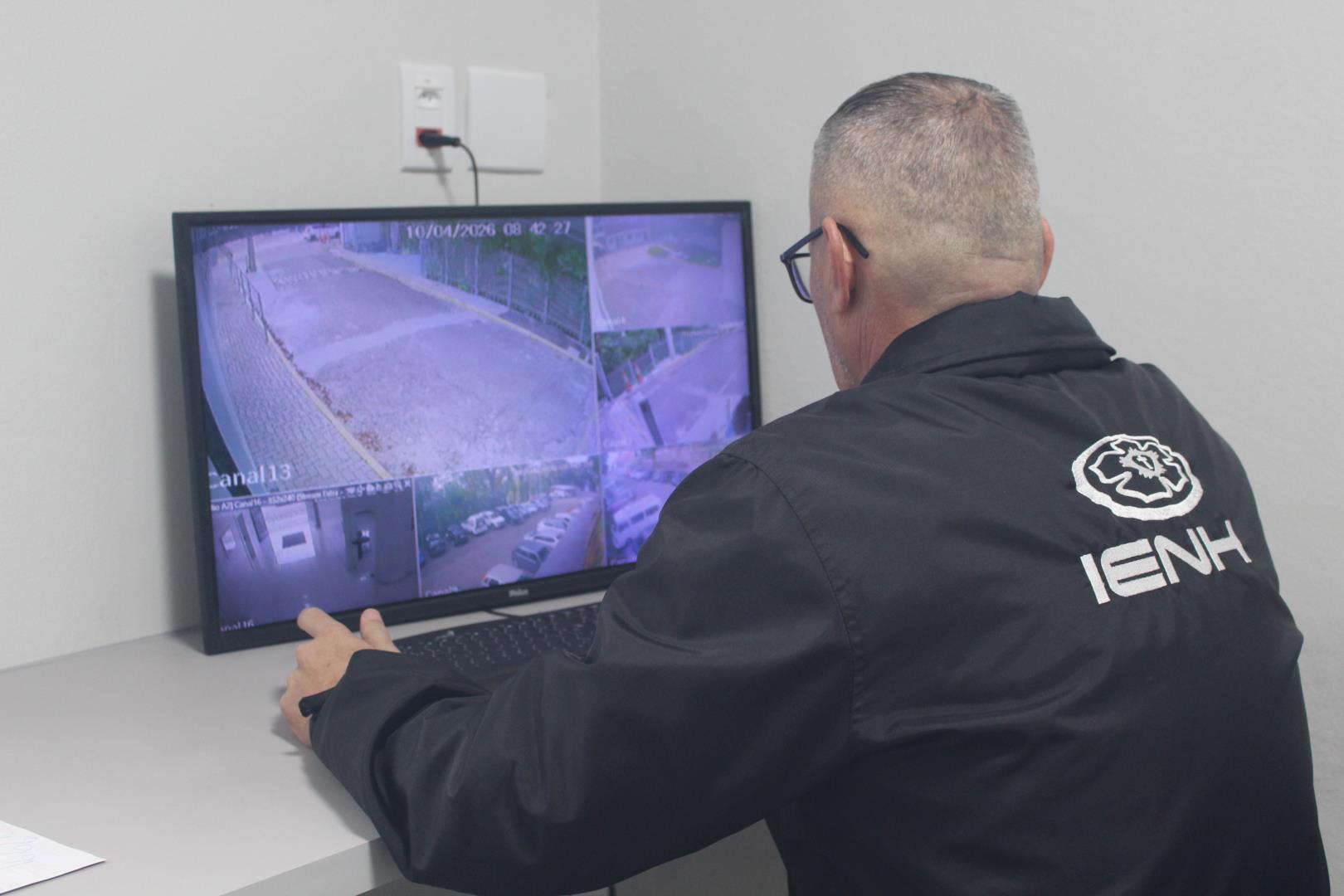 Portaria e Monitoramento com Câmeras de Vigilância 24 Horas