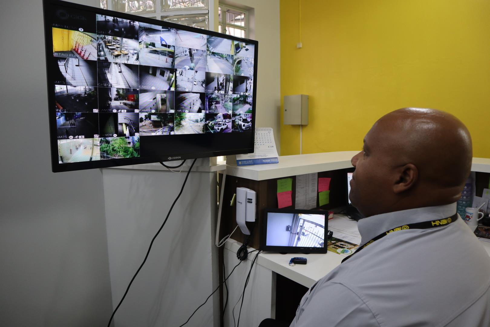 Portaria E Monitoramento Com Câmeras De Vigilância 24 Horas