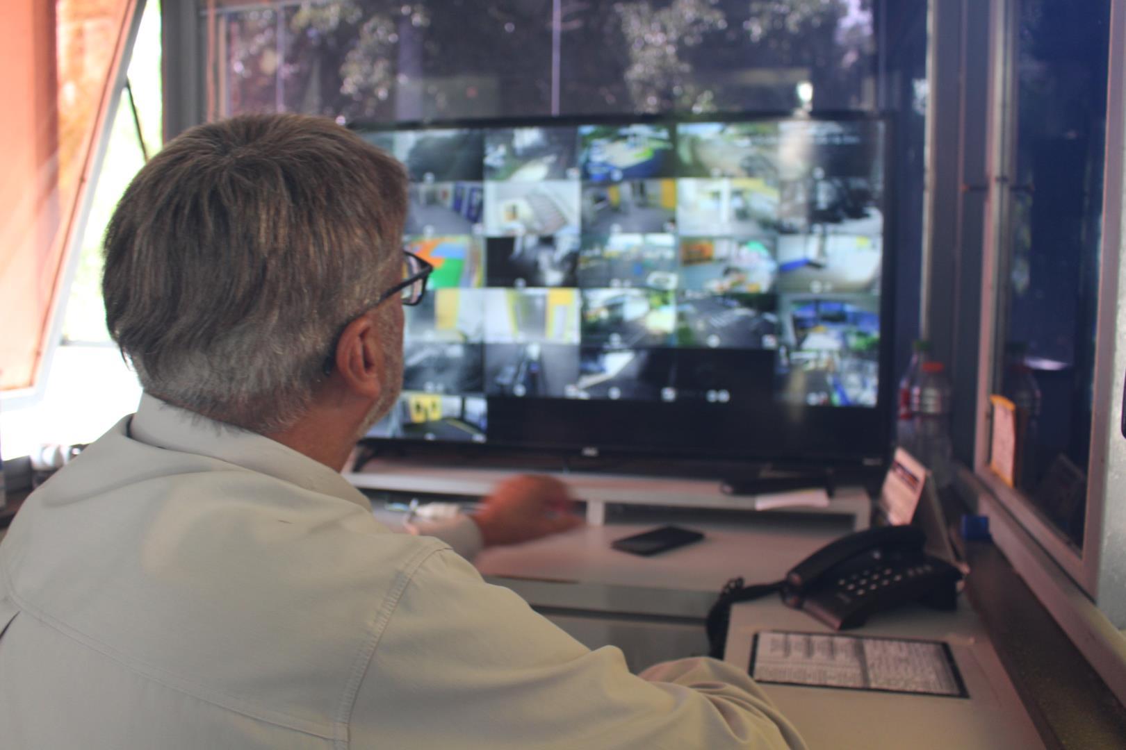Portaria E Monitoramento Com Câmeras De Vigilância 24 Horas